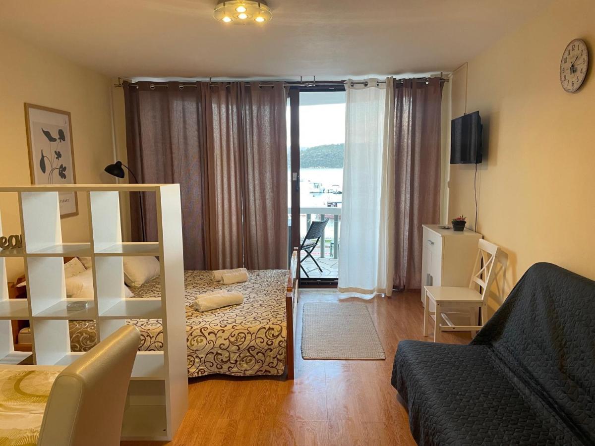 Apartments Ana By The Sea 룸바르다 외부 사진